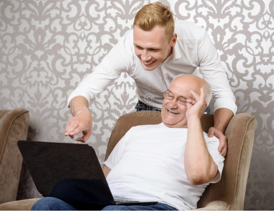 CozzolinoSalvo's tweet image. Il weekend è imminente. Approfittatene per spiegare ai nonni perché possono essere protagonisti nella difesa della @juventusfc. Ogni nonno una #disdetta. #DisdetteSkyDazn #DisdettaSky #disdettaDAZN #disdettaMediasetInfinity #disdettaTIM