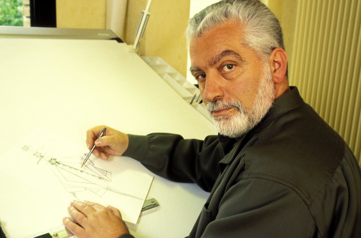 VanityFairFR's tweet photo. ⚫ Le couturier Paco Rabanne est mort à l'âge de 88 ans. https://t.co/P02wBhRUo8