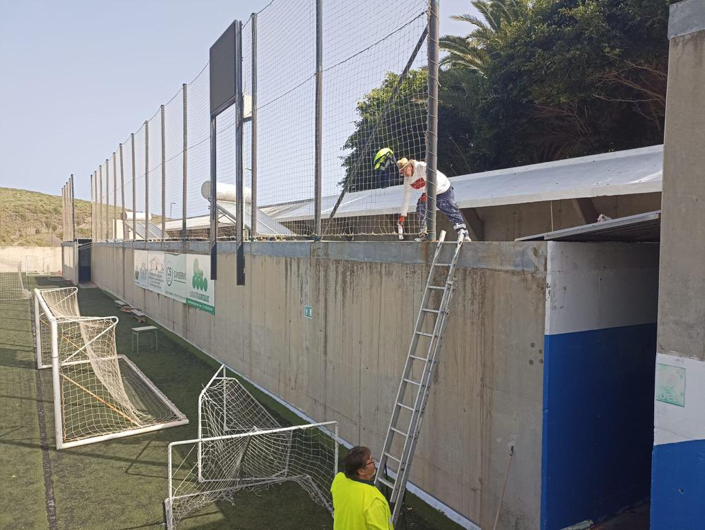 UDTamaraceite's tweet photo. Juan Guedes, iniciados los trabajos de mejora, reparación y pintado muro entrada, impermeabilización cubierta, mejoras fontanería...
Gracias al @imd_lpgc y al concejal @aridanyromero . https://t.co/rwRHQdq33V