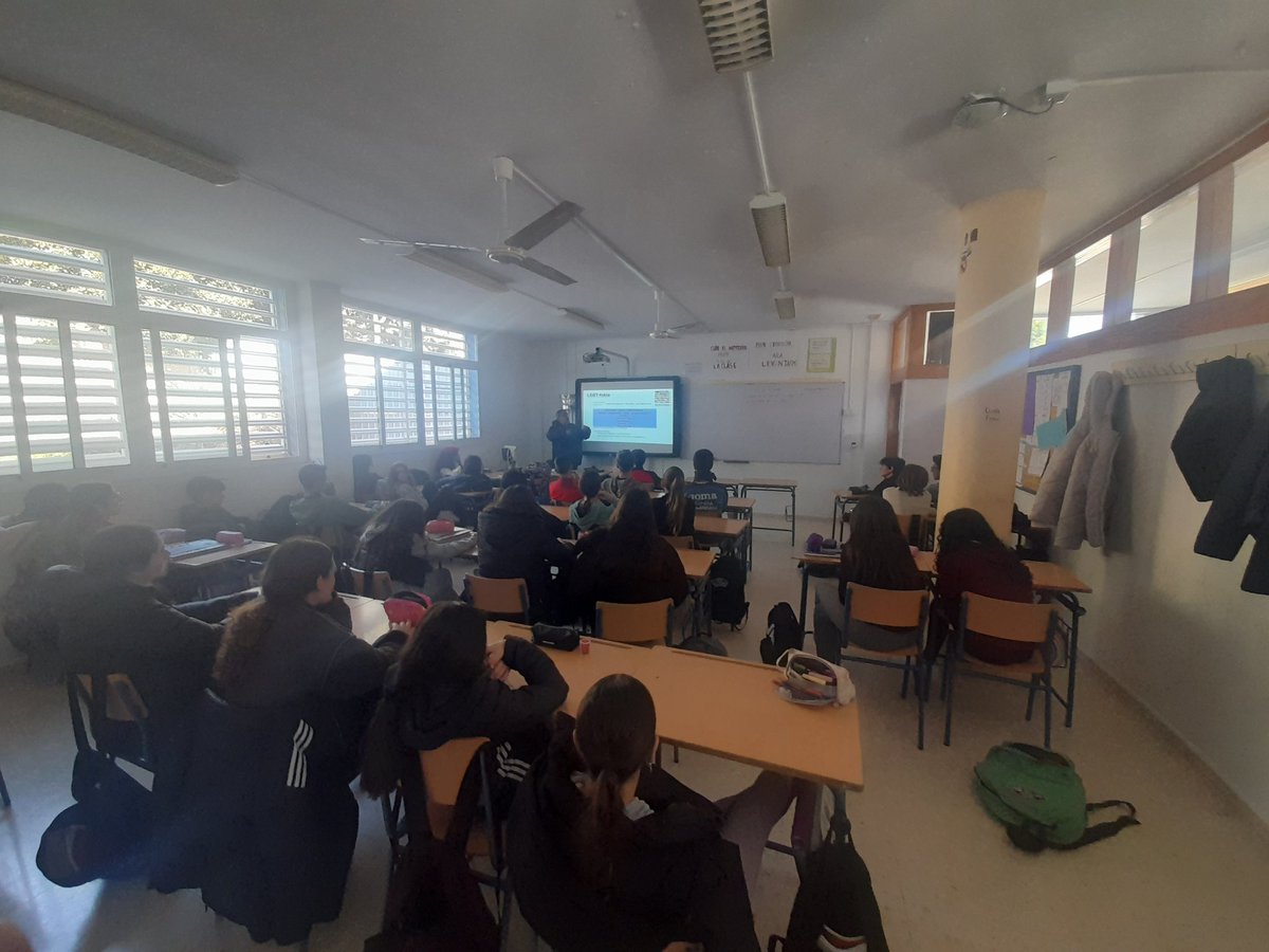 Esta semana hemos estado impartiendo Talleres de Respesto a la Diversidad  en IES Aguadulce.