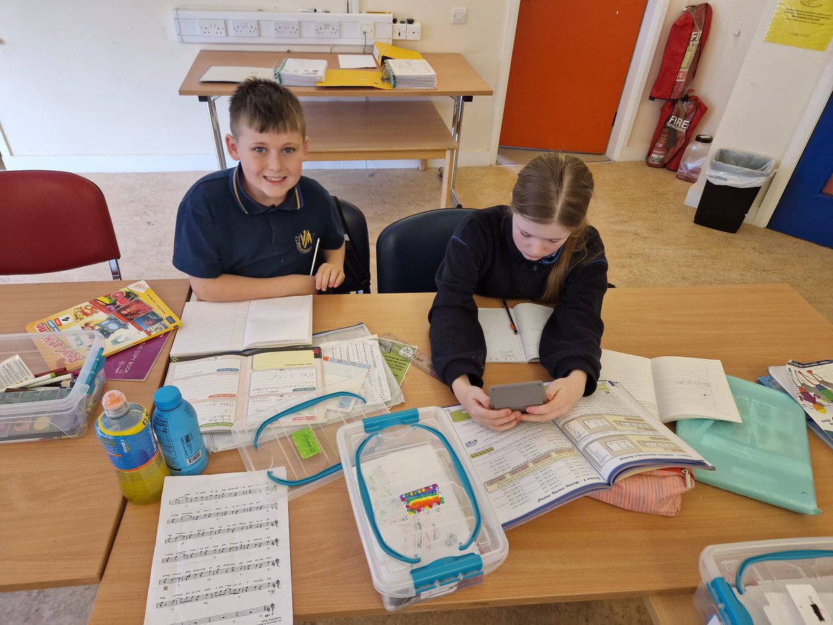 BCFRC1's tweet photo. It was all going on in Homework Club on Wednesday once the lessons were over kids got #StuckIn finishing off their Valentine creations 😍
Well Done Girls &amp; Boys enjoy your Bank Holiday weekend and we'll see you all next Wednesday 😉 

@DNPartnership #HappyKids #HWC2023 https://t.co/7eMzp5xMCX