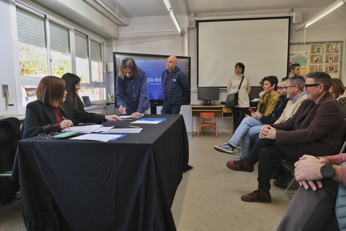 🔌 Ajuntament, entitats, empreses i ciutadania constitueixen formalment Energia del Prat.

👉 Durant les pròximes setmanes, presentarà l'oferta de serveis energètics que es posaran en marxa de forma progressiva

+info: elprat.cat/actualitat/not… 

#energiadelprat
