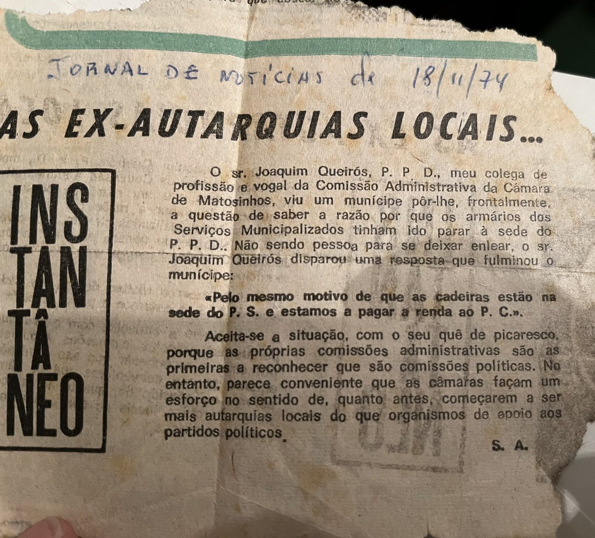 NunoMeloMDN's tweet photo. Nos primórdios do período revolucionário: 

“Porque razão é que os armários dos serviços municipalizados foram parar à sede do PPD?
Pela mesmo motivo de que as cadeiras estão na sede do PS e estamos a pagar a renda do PC”.

18/11/1974 @JornalNoticias #PPD #PS #pcp https://t.co/trCQeXjgYe