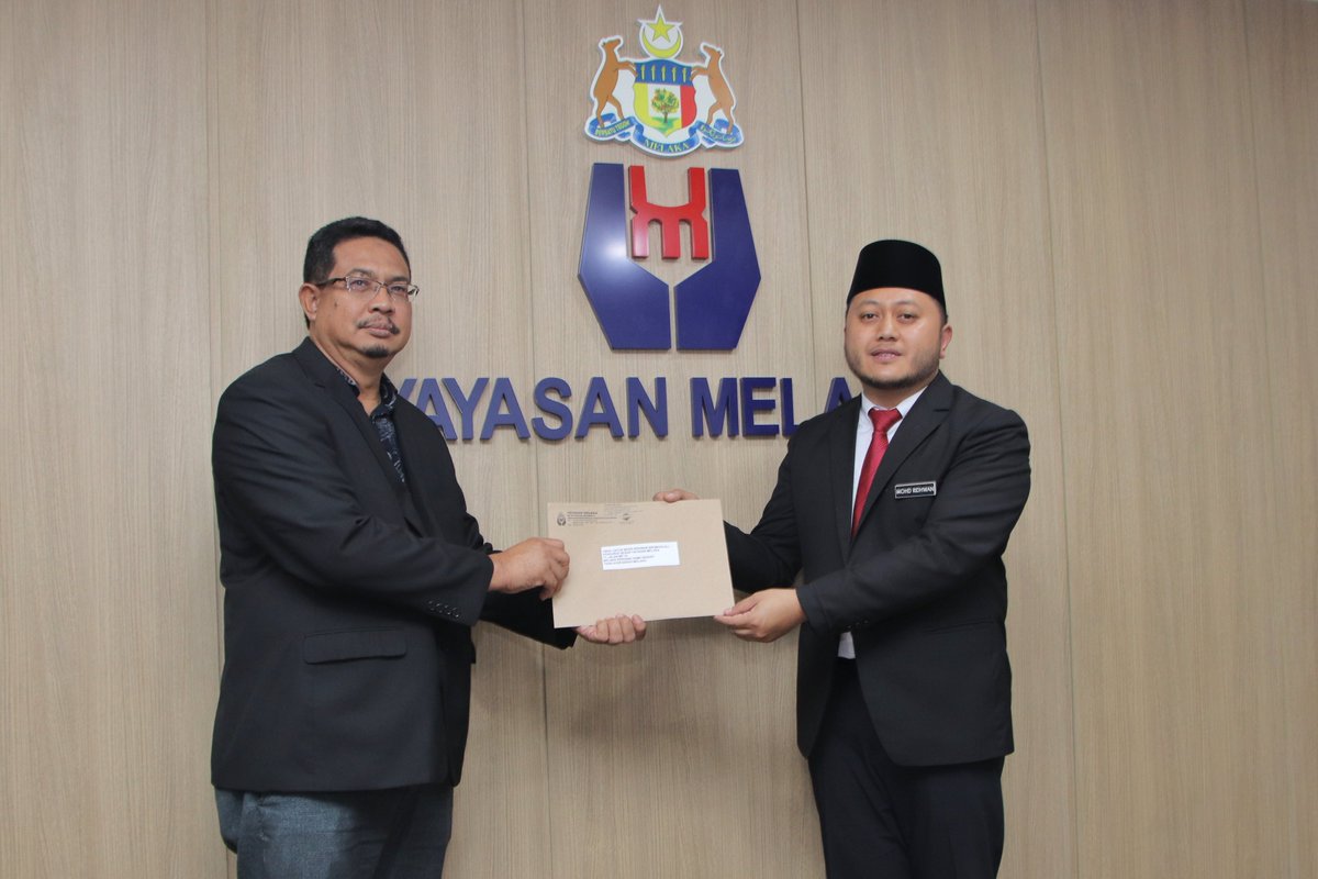 ridhwanali's tweet photo. Jumaat berkah ini, saya panjatkan kesyukuran kehadrat Allah s.w.t - 

Saya hadir ke Majlis Serah Tugas Pengurus Besar Yayasan Melaka. 

Dengan rendah hati saya akan menjalankan amanah ini sepenuh jiwa raga. https://t.co/BKCYwylNlP