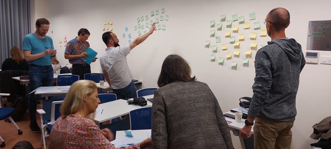 LyceeFrAYersin's tweet photo. Regroupement #orientation #aefe Zone Asie Pacifique animé par C.Arnaud et M.Aktas-Vallier au #LFAY @aefeinfo @AEFEAP #AGORA #Parcoursup https://t.co/sdXhxFrlGz