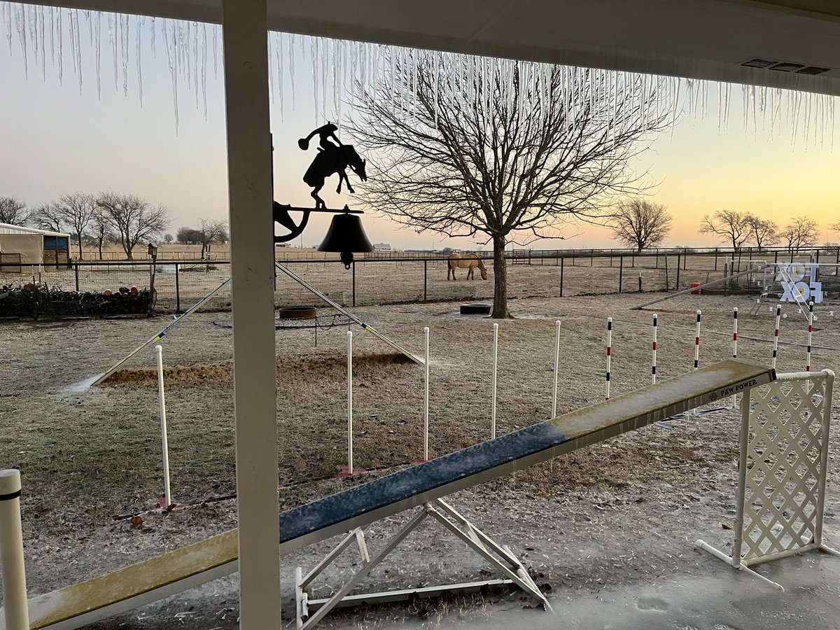 walkerdj01's tweet image. Still ice problems this morning out here in NW Denton Co.  Come on sunshine!