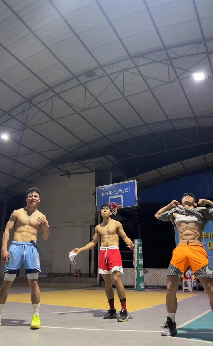 CDSUSports's tweet photo. #体育生 #篮球  #直男 #mb 网红湖南果漏鸡和啪啪小视频。低价出事，私聊。 https://t.co/tlEFUtIK6F