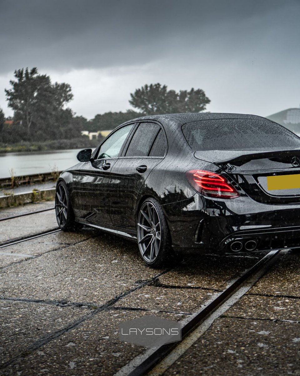 An insanely fast Mercedes C43AMG showing off its Glosssss !

#Laysons #laysonscarcare #carcleaning #filthycar #carcleaningproducts #mercedesamg #carcosmetics #teamamguk  #mercedesbenzamg #carswithoutlimits  #amgpower