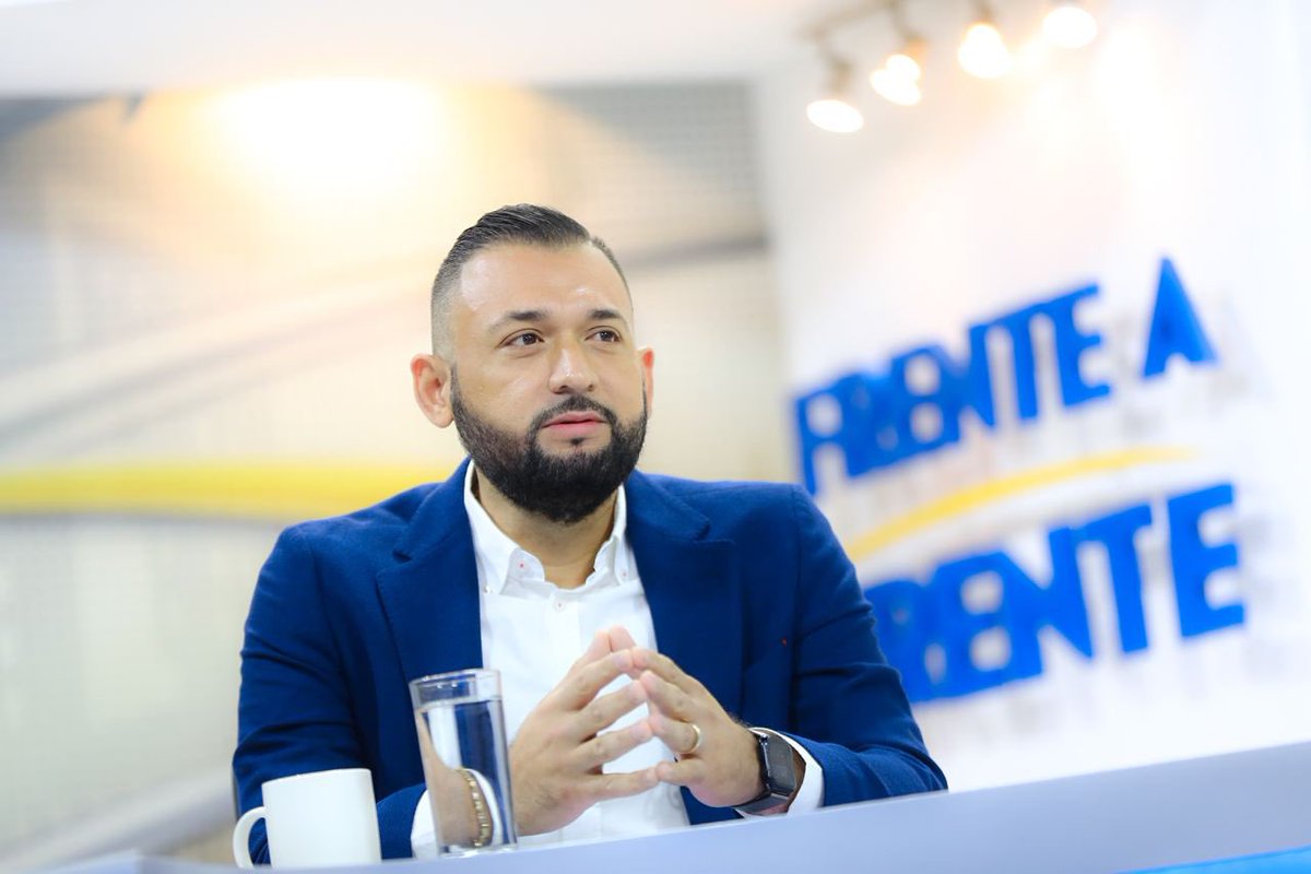 #ASILAC 🧀 "El Gobierno con <a href="/AgriculturaSV/">Ministerio de Agricultura y Ganadería 🇸🇻</a>, tienen un compromiso y están llevando un proyecto paralelo para abaratar los insumos que los ganaderos necesitan, lo que hará que la leche sea a un precio más accesible": presidente de <a href="/AsilacSV/">Asilac</a>, <a href="/PastorLuisCruz4/">Pastor Luis Cruz FE</a>.