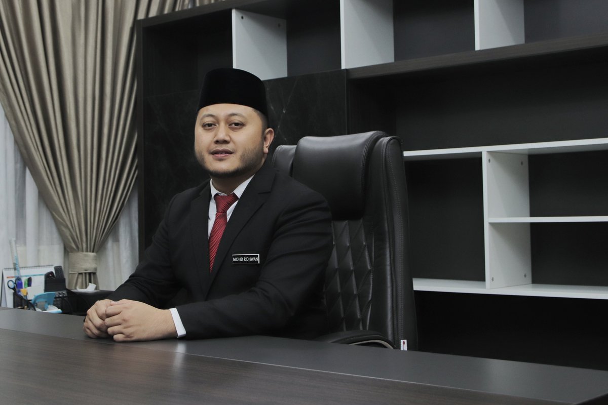 ridhwanali's tweet photo. Terima kasih kepada YB Tuan Haji Rosli Bin Abdullah
Timbalan Pengerusi Yayasan Melaka dan Warga Yayasan Melaka yang hadir sama. 

#RidhwanAli
#Comebackstronger
#TerusBerbakti
#YayasanMelaka
#YM https://t.co/pt7XFHTLQy