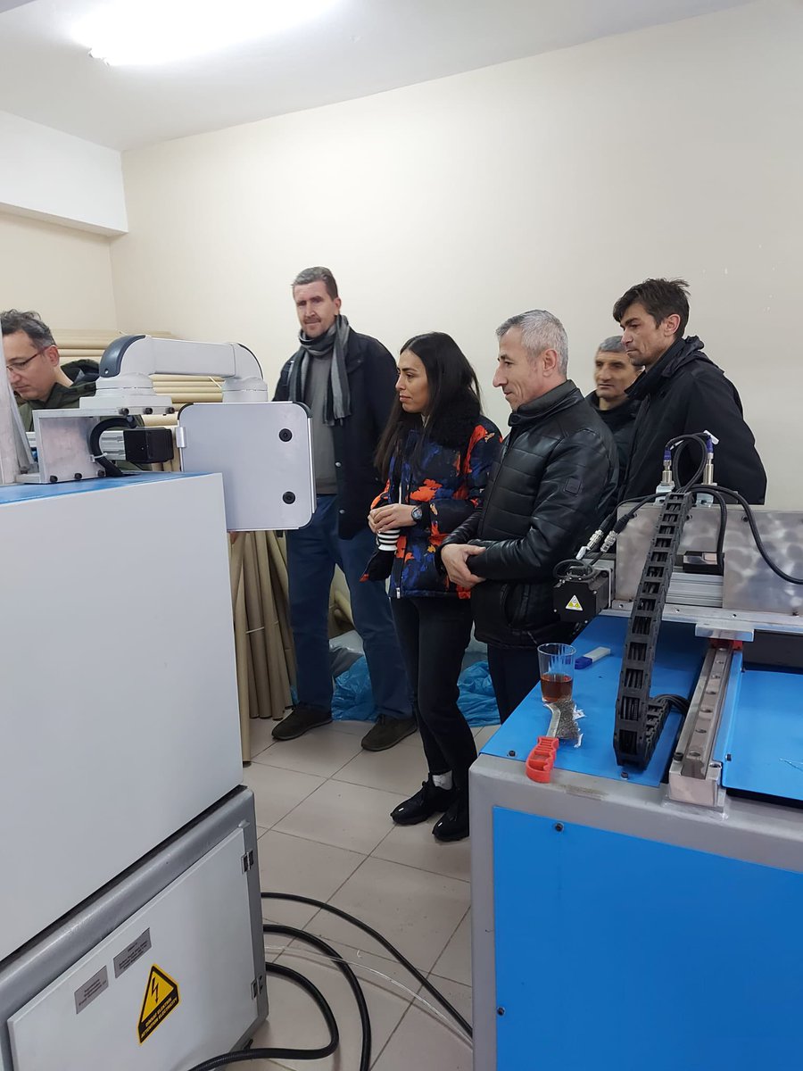 Okulumuz döner sermayesi kapsamında matbaa teknolojisi alanına <a href="/MilliEgitimBak/">MEB</a> tarafından kurulmuş olan kağıt havlu makinesi ile kağıt havlu üretimi başlamıştır. <a href="/istanbul_MTE/">İstanbul Mesleki ve Teknik Eğitim</a> <a href="/AtasehirMEM/">Ataşehir İlçe Millî Eğitim Müdürlüğü</a> @ismail_gunday <a href="/istanbulilmem/">İstanbul İl Millî Eğitim Müdürlüğü</a> <a href="/memleventyazici/">Levent Yazıcı</a> <a href="/ZekineDayolu/">Zekine Dayıoğlu</a> <a href="/NaciCENGZ1/">Naci CENGİZ</a>