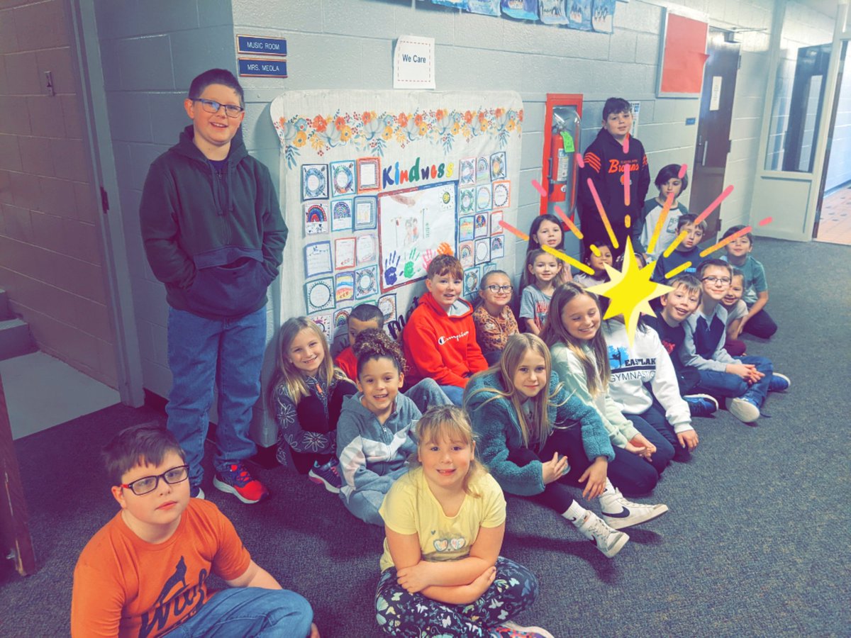 #KindnessMatters our #kindnessquilt <a href="/LakeElemWeCare/">LakeElemWeCare</a> the kids all worked on this for a few days .... K-4th did the small squares while 5th graders worked on the large middle square🥰 #onceacard <a href="/MentorWeCare/">MentorSchools WeCare</a> <a href="/mentorschools/">Mentor Schools</a> <a href="/LakeElemMOL/">Lake Elementary</a>