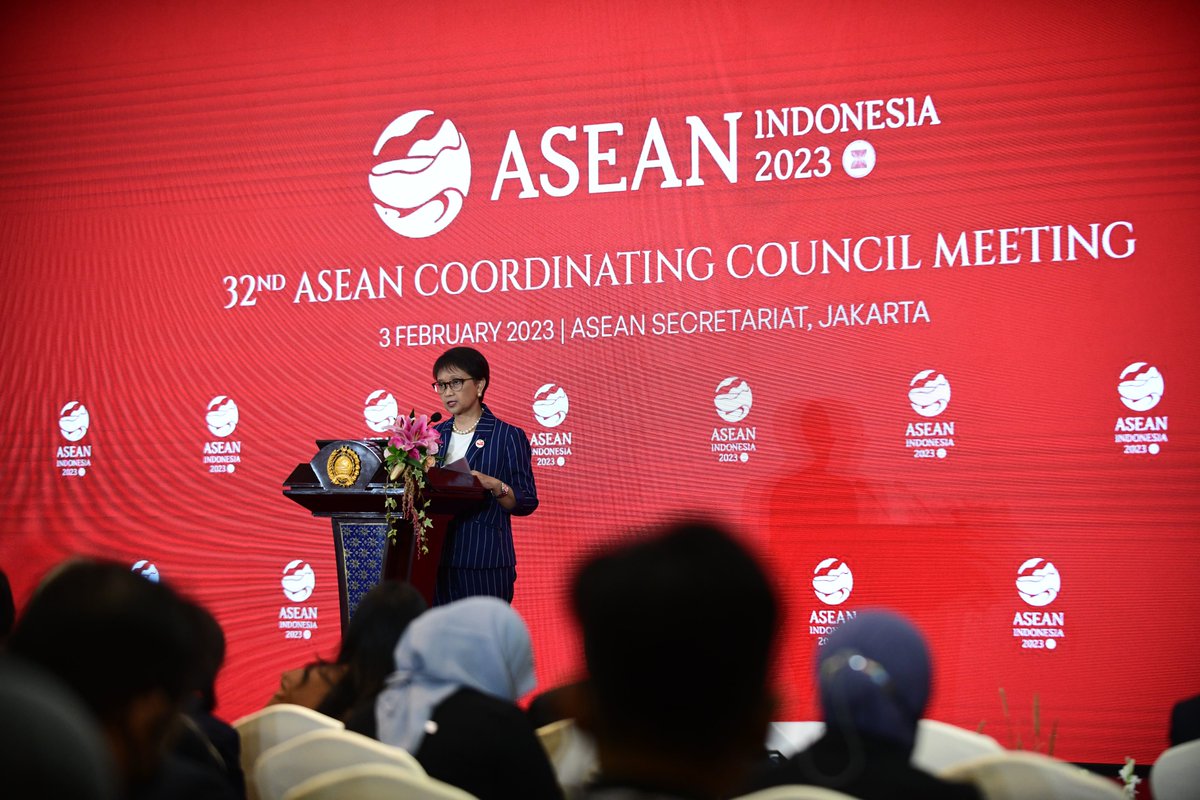 ASEAN's tweet photo. Minister for Foreign Affairs of Indonesia Retno Marsudi highlighted the outcomes of the 32nd ASEAN Coordinating Council (ACC) Meeting, including the adoption of the Guidelines for the Implementation of the Observer Status granted to Timor-Leste in ASEAN.

https://t.co/HB0h1Ihjzm https://t.co/Y420gTqCuO