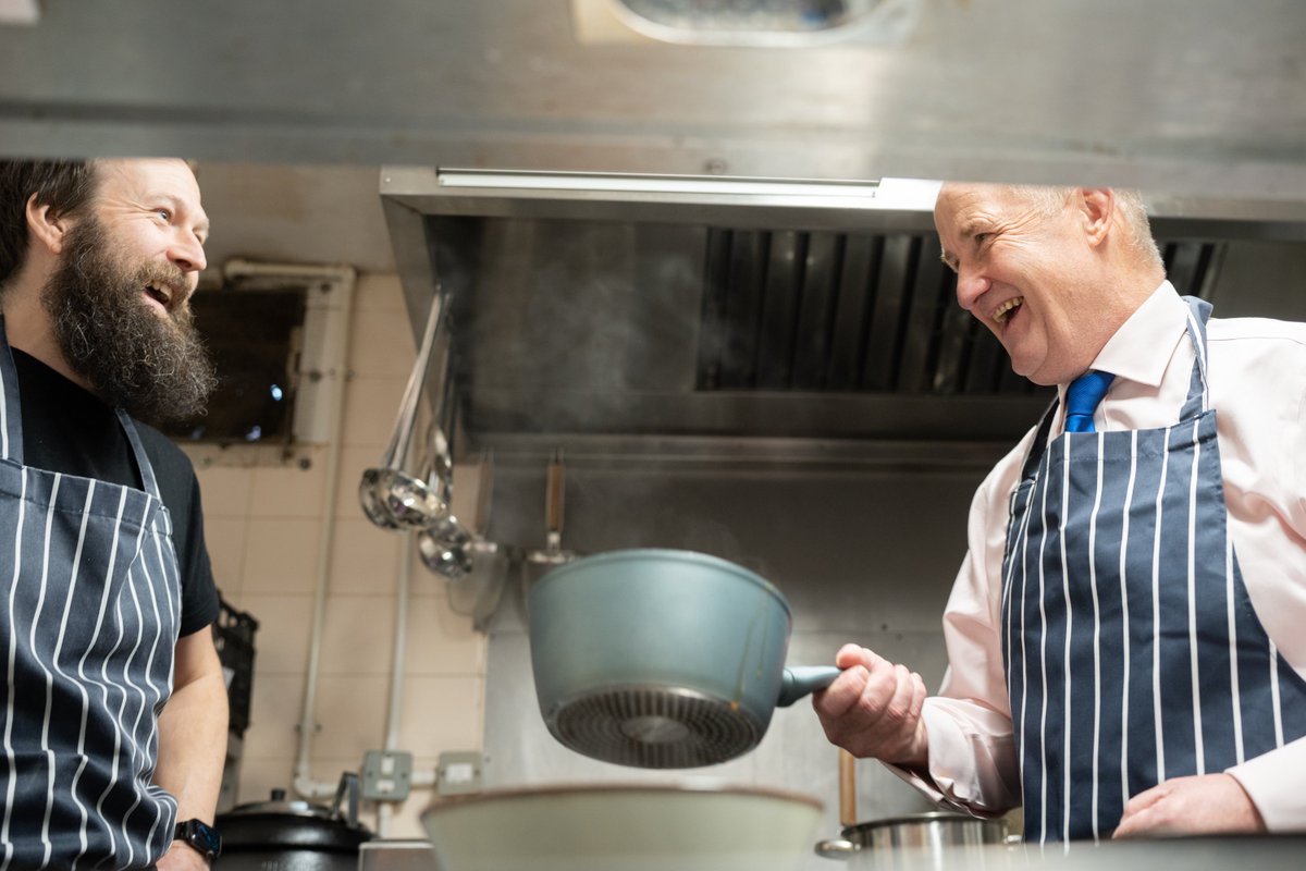 Great to visit St Albans yesterday with @Ramenelectra, the recipients of our 100,000th Start Up Loan! 🥳 

Entrepreneurs across Britain have benefited from over £941million in these loans that have helped them realise their ambitions. 

gov.uk/government/new…