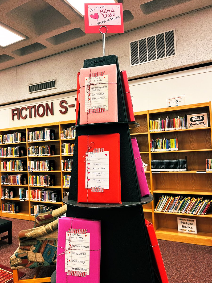 URHSLibrary's tweet image. Our new Blind Date with a Book display was made with help from our Book Club! 💕  #UnityReeders #PWCSLibraries