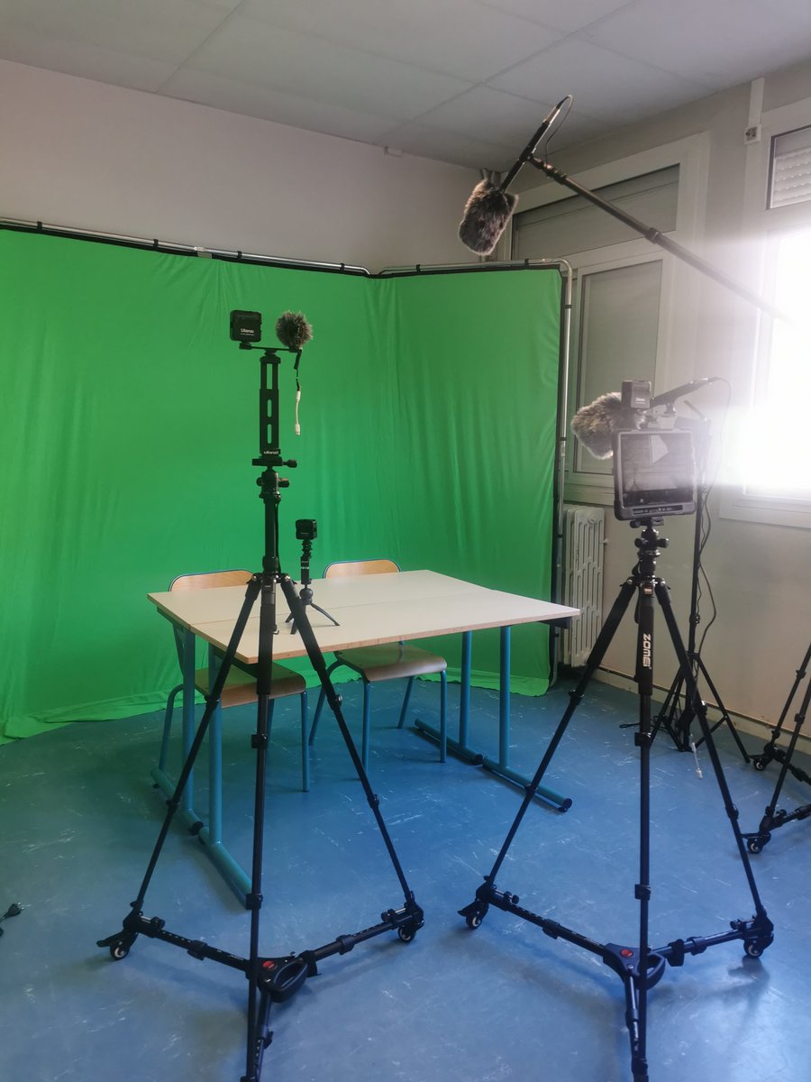 JeanRostandGers's tweet photo. Nous l'attendions tous. Il est enfin là ! Qui ?! Le studio media! 🎤🎧🎥🎬📺 Les élèves du @JeanRostandGers seront bientôt en mode jeunes reporters!
#mediascolaire @actoulouse @dsden_32 @Clemi_Toulouse #journaltv #reportage https://t.co/BUiZi9KtnB