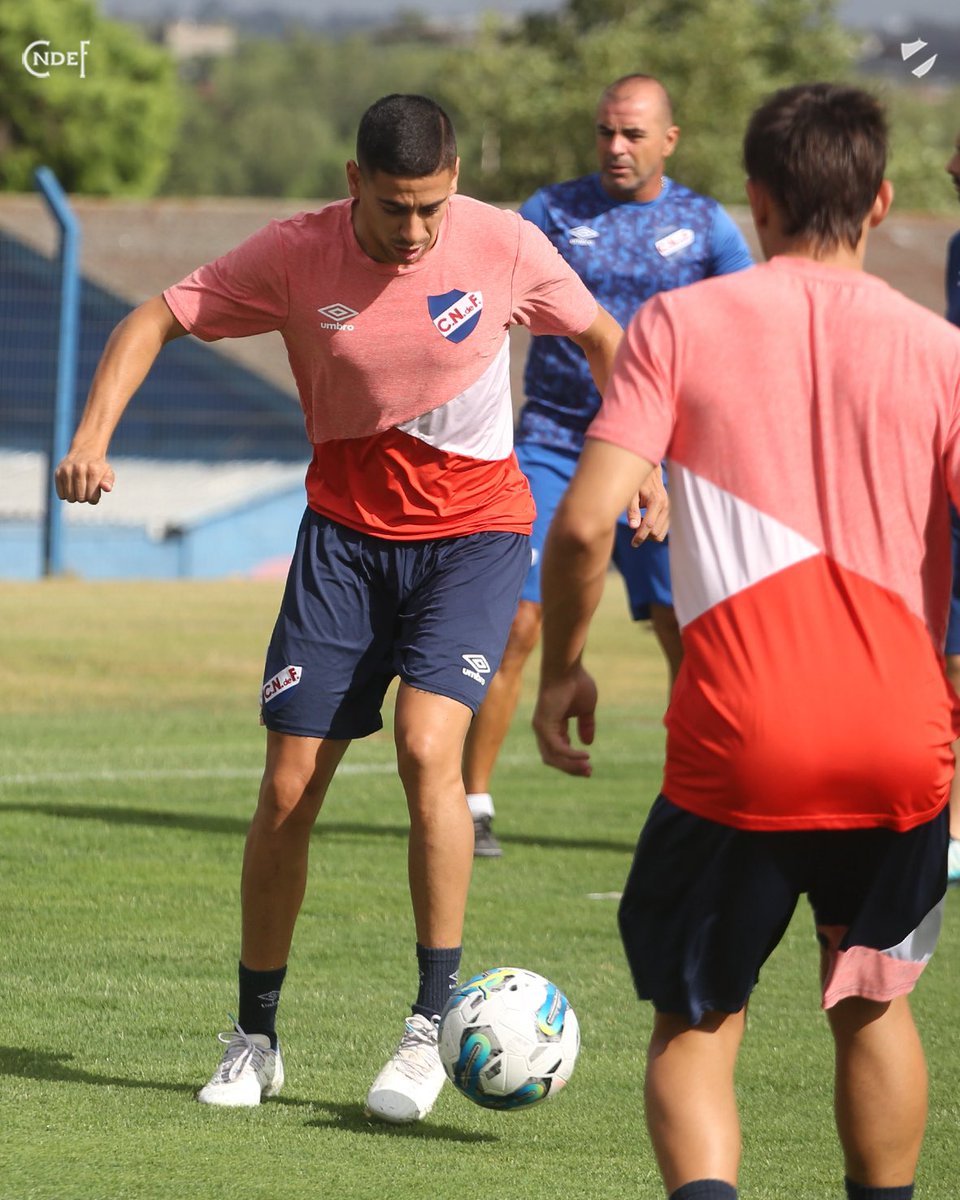 Nacional's tweet photo. Enfocados en el domingo 🧠⚽

#ElClubGigante 🔵⚪️🔴 https://t.co/b94cwCDciW