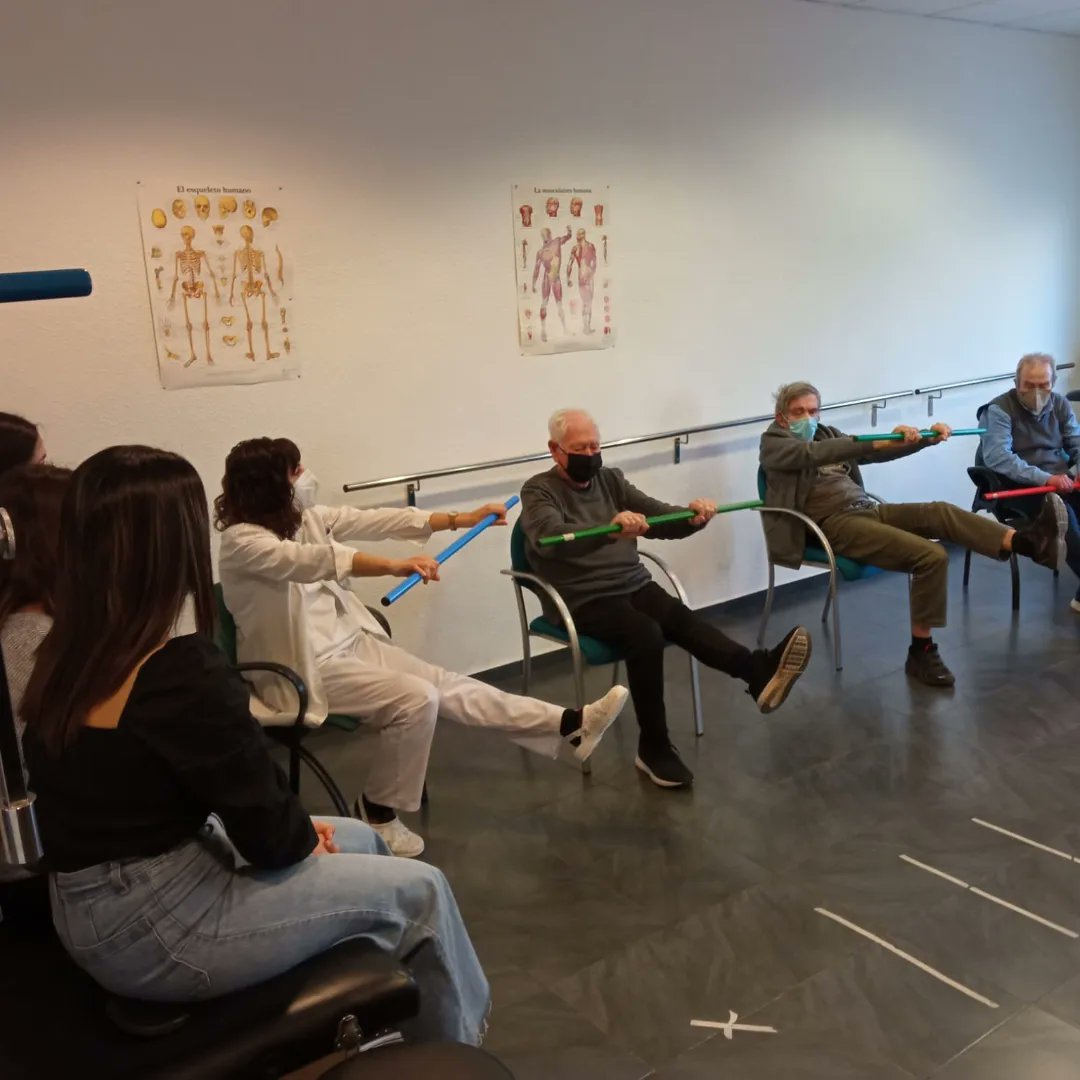 El pasado miércoles recibimos la visita de las alumnas de tercer curso de Grado en Psicología de la UJI, 🧑🏻‍🎓🧠 quiénes nos acompañaron en nuestras terapias con el objetivo de conocer la realidad de las personas con Parkinson y nuestro funcionamiento.🫂 Muchas gracias!❤️