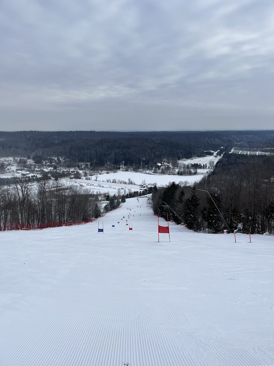 A phenomenal day at Mansfield Ski Club yesterday for our HCAA Alpine Race! ⛷️ 🏂  Congratulations to all of our STA athletes on their first race! 🥇🥈🥉<a href="/gostaraiders/">STA Athletics & Phys-Ed</a> <a href="/STAOakville/">STA Oakville</a>