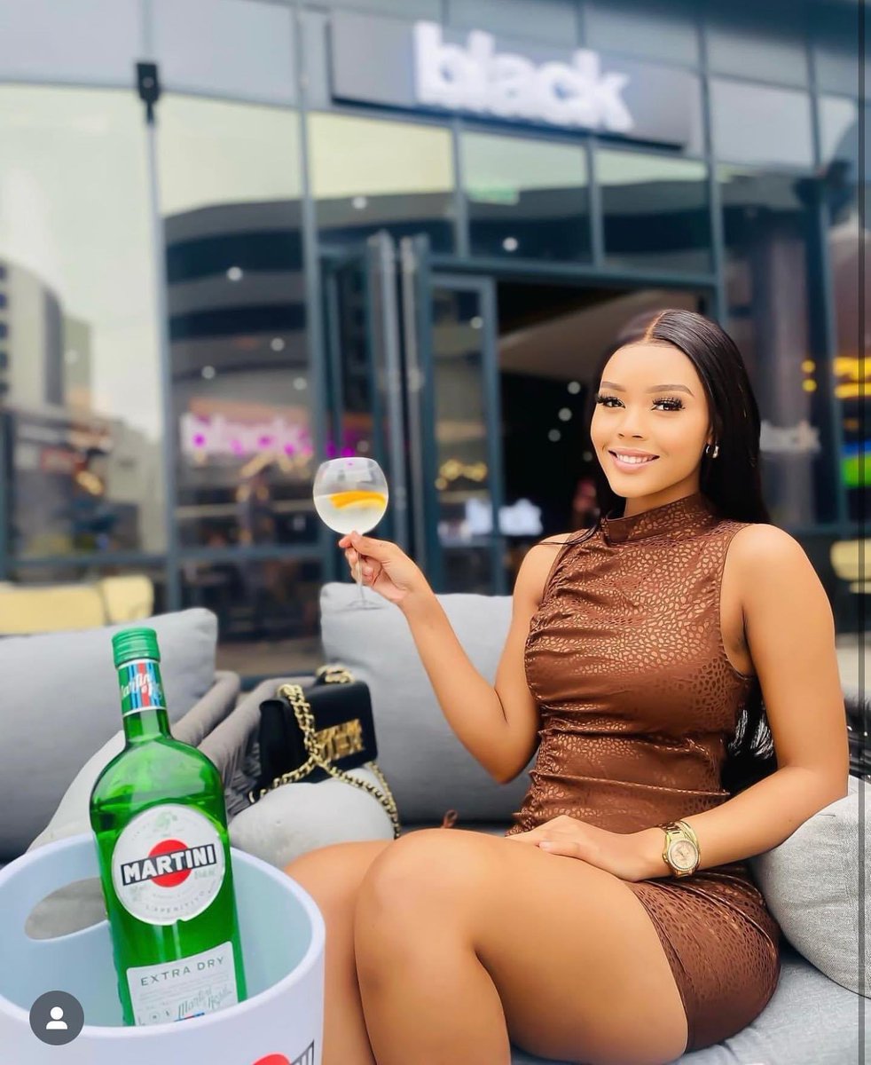Sisa_Charmza's tweet photo. I can’t wait to experience the new vibe @BlackOceansMall this Saturday with my girls🥂🥹 Are you joining the official launch + @shaunstylist birthday?

#BlackOceansMall #BlackBistroLounge https://t.co/Ob6bbGTxYV