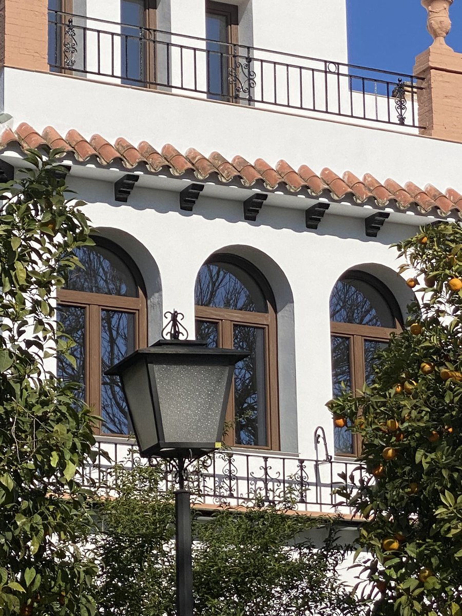 VELAVENTANAS's tweet photo. Nuestras ventanas Finstral, traen la belleza de la naturaleza al interior. Desde el barrio de Heliopolis de Sevilla terminamos la semana de trabajo.
Buen finde para todos🎉🥰🌈 https://t.co/yinnvSTSiE