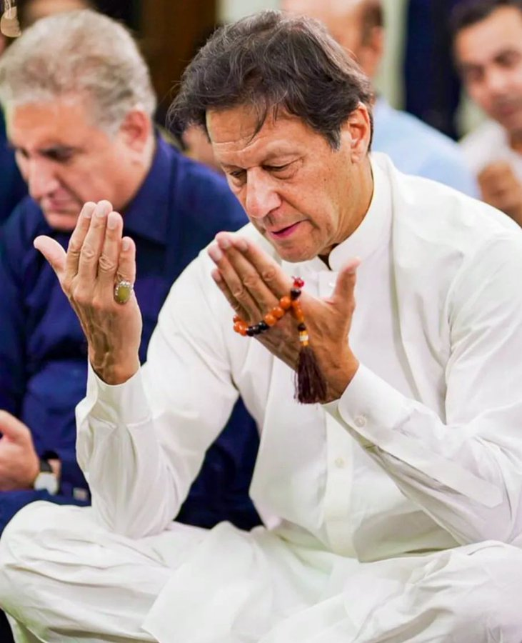 MALHACHIMI's tweet photo. On this blessed #Friday day, I ask Allah Almighty to fill the heart of @ImranKhanPTI with sincere faith &amp; courage, his mind with wisdom, and to gather around him the hearts and votes of the majority of his people  in the upcoming elections. #Pakistan is better with him in charge. https://t.co/Y0vZVaX8VF