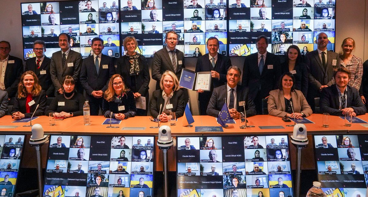 ViolaRoberto's tweet photo. The #RoamingForUkraine agreement has been extended.

This crucial &amp; voluntary contribution from telecomm sector allows 4 million refugees to have affordable access to #connectivity. Indispensable for modern society.

A sign of solidarity. 
A step that makes 🇺🇦 closer to the 🇪🇺. https://t.co/2uwkn59DNO