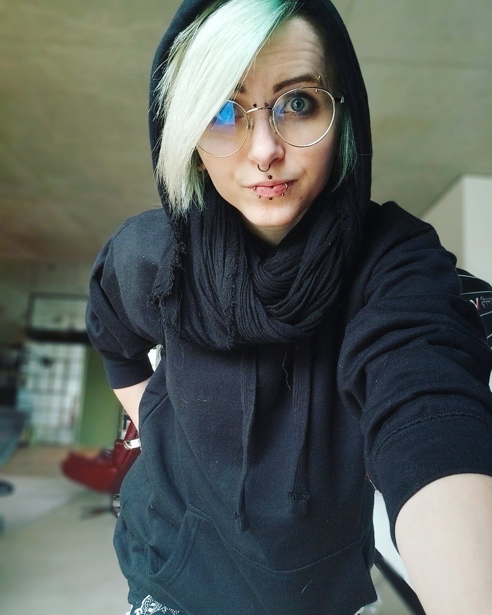 LilaDeepdelver's tweet image. your last saved selfie is you on the outside. 
your last saved meme is you on the inside.