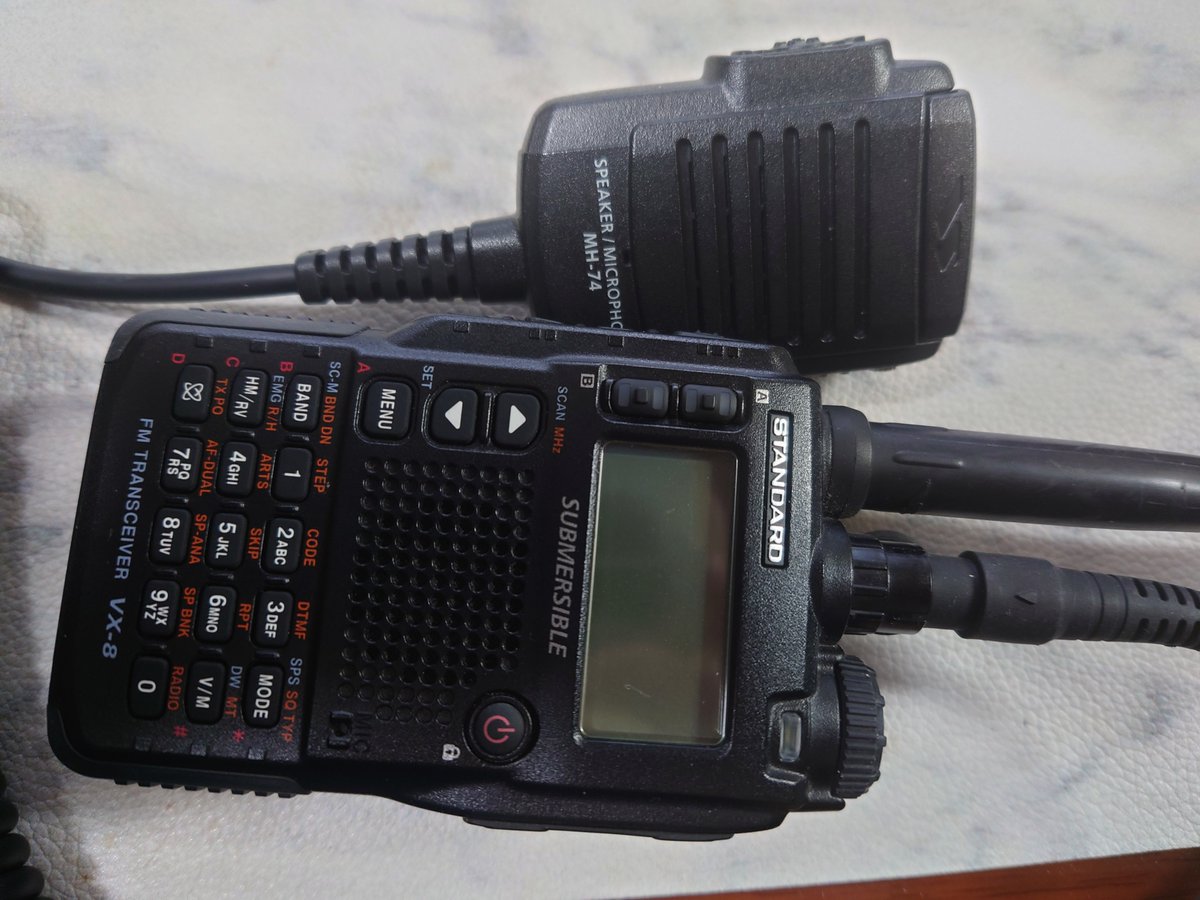 okada_taicho's tweet photo. 出番が少ないけど
持ってますよ
#アマチュア無線
#DJG7
#ALINCO
#アルインコ
#ICOM
#アイコム
#ID52
#IC2720
#八重洲
#八重洲無線
#スタンダード
#C460
#C160
#VX8 https://t.co/0qwQBq3fC2