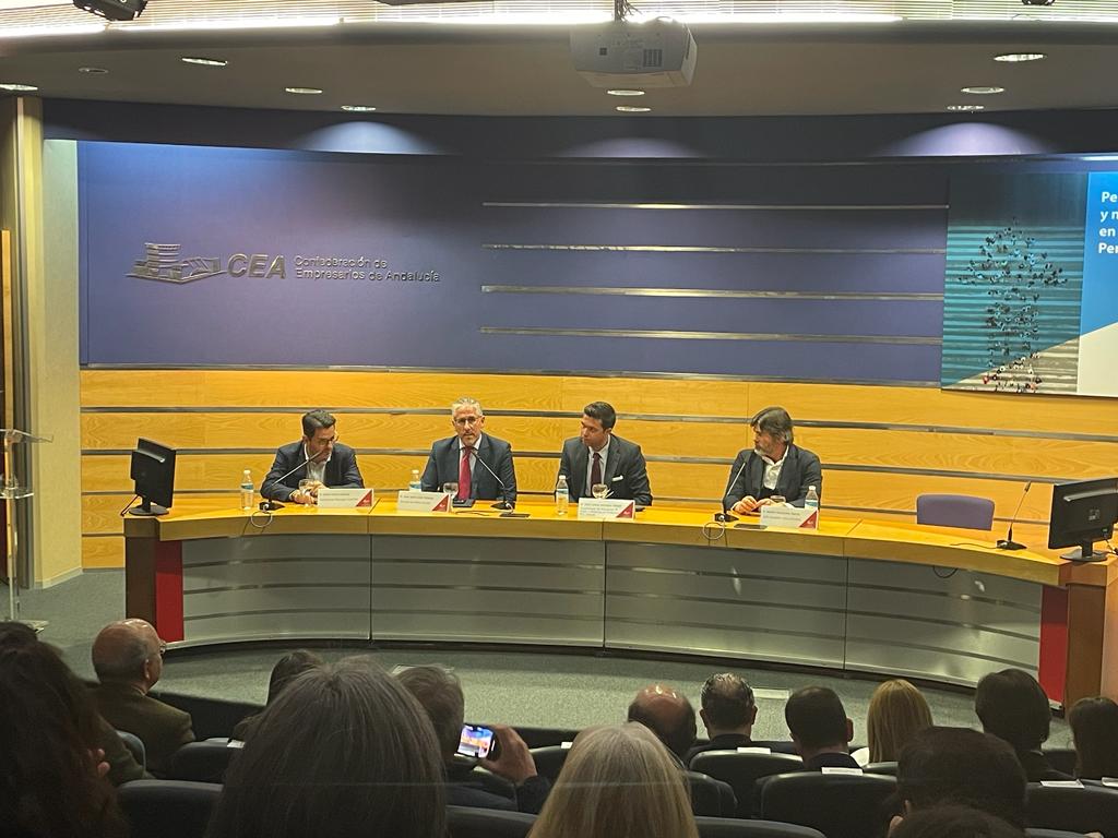 Covap's tweet photo. Juan José Lunar, director de Recursos Humanos, ha participado hoy en la mesa redonda 'Formación Dual' organizada por @CEAes_ y junto a @Fujitsu_ES  y  @Seabery para dialogar en torno la Formación Profesional Dual y los proyectos en los se colaboran. 
#COVAP #Formacionprofesional https://t.co/y3OAe96ZpY