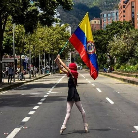 Todo Cambio en este Gobierno les parece cuestionable, dudoso, mentiroso
Creo que hay que hacer el cambio, vale la pena, atrás no tenemos sino pesares, corrupción y despilfarro.
Les Voy a poner dos ejemplos El Metro subterráneo Tiene Todos los Estudios
y la Mojana Tiene 3 años y ?