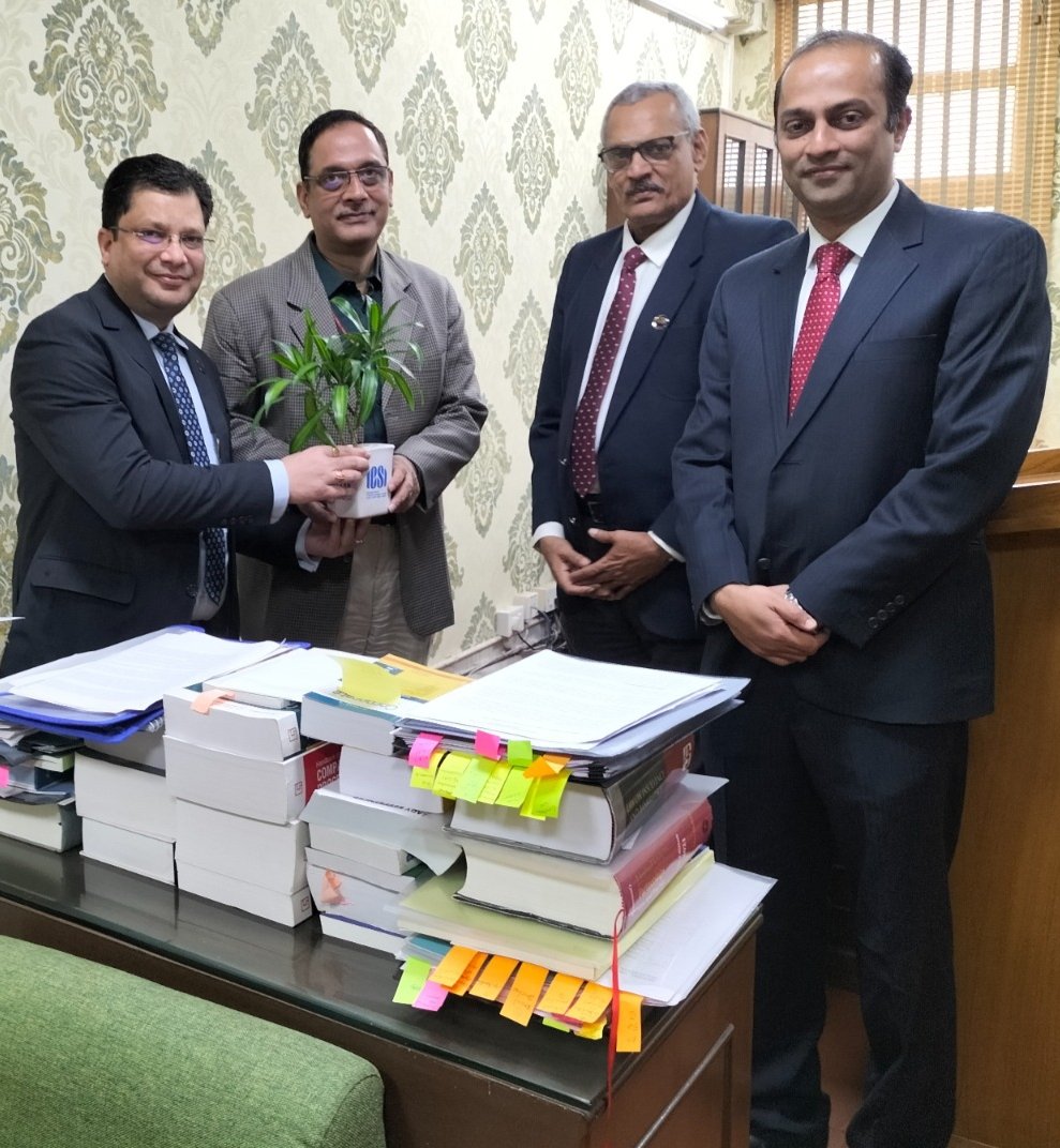 icsi_cs's tweet photo. #ICSI delegation led by #CS Manish Gupta, President, The #ICSI met Dr. Manoj Govil, Secretary, MCA, and the Senior Officials to discuss new areas of work for #CompanySecretary Professionals in view of the increasing emphasis on good #corporategovernance in new India #AmritKaal https://t.co/ZPZadX2Dsz
