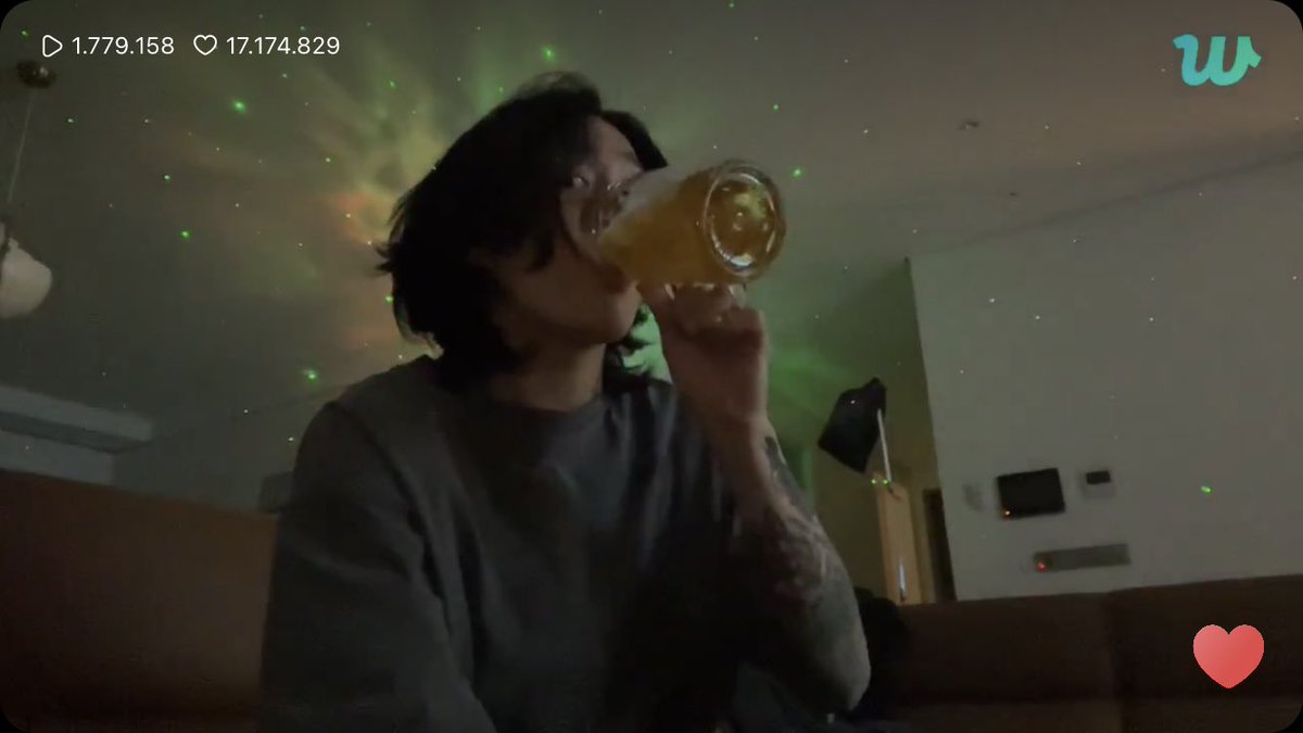 210hobi's tweet photo. to so o jungkook encarando essa semana desse jeito https://t.co/CHRtuzKIFR