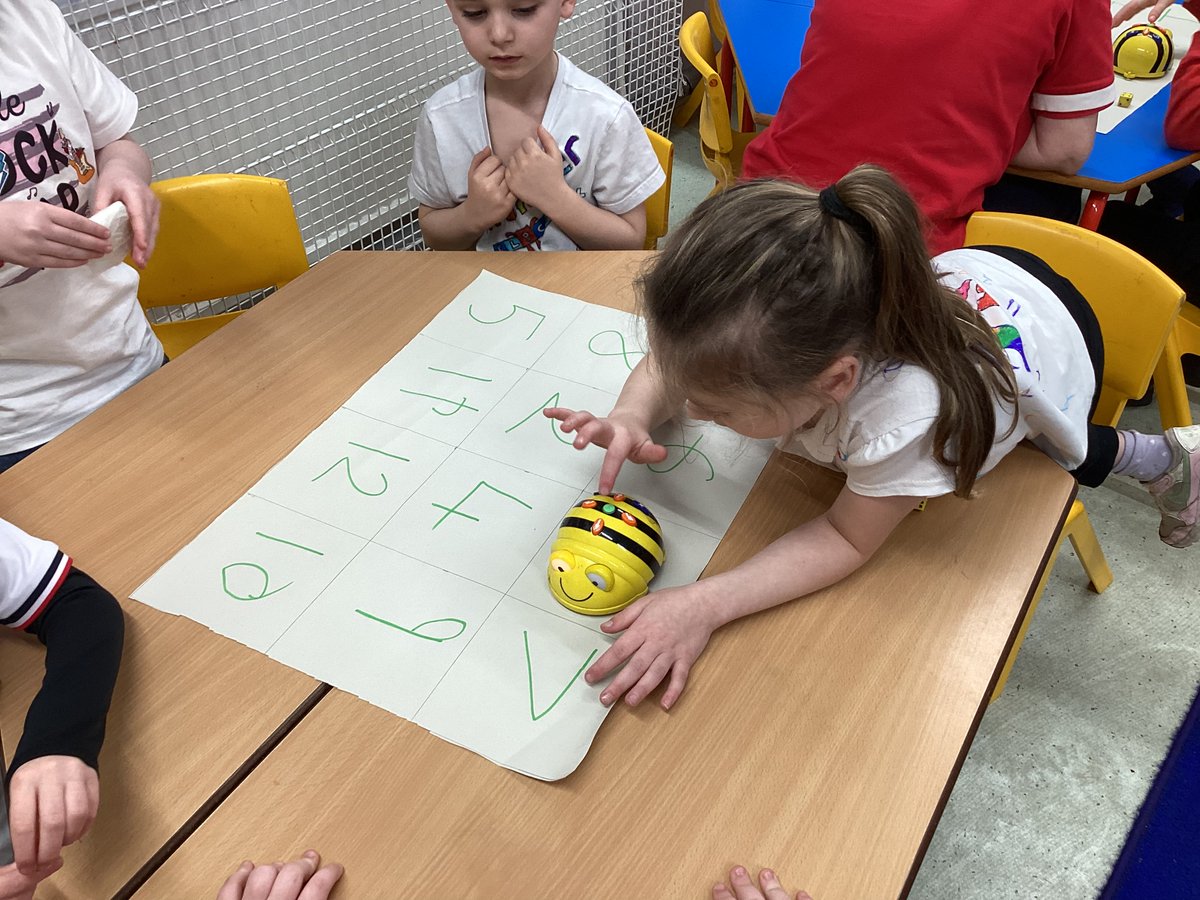 HorwichParishCE's tweet photo. Reception and year 1 have been using bee-bots to practice their number bonds this afternoon. #NumberDay  #coding #HPY1 #HPEYFS https://t.co/67LJjI8Dnm
