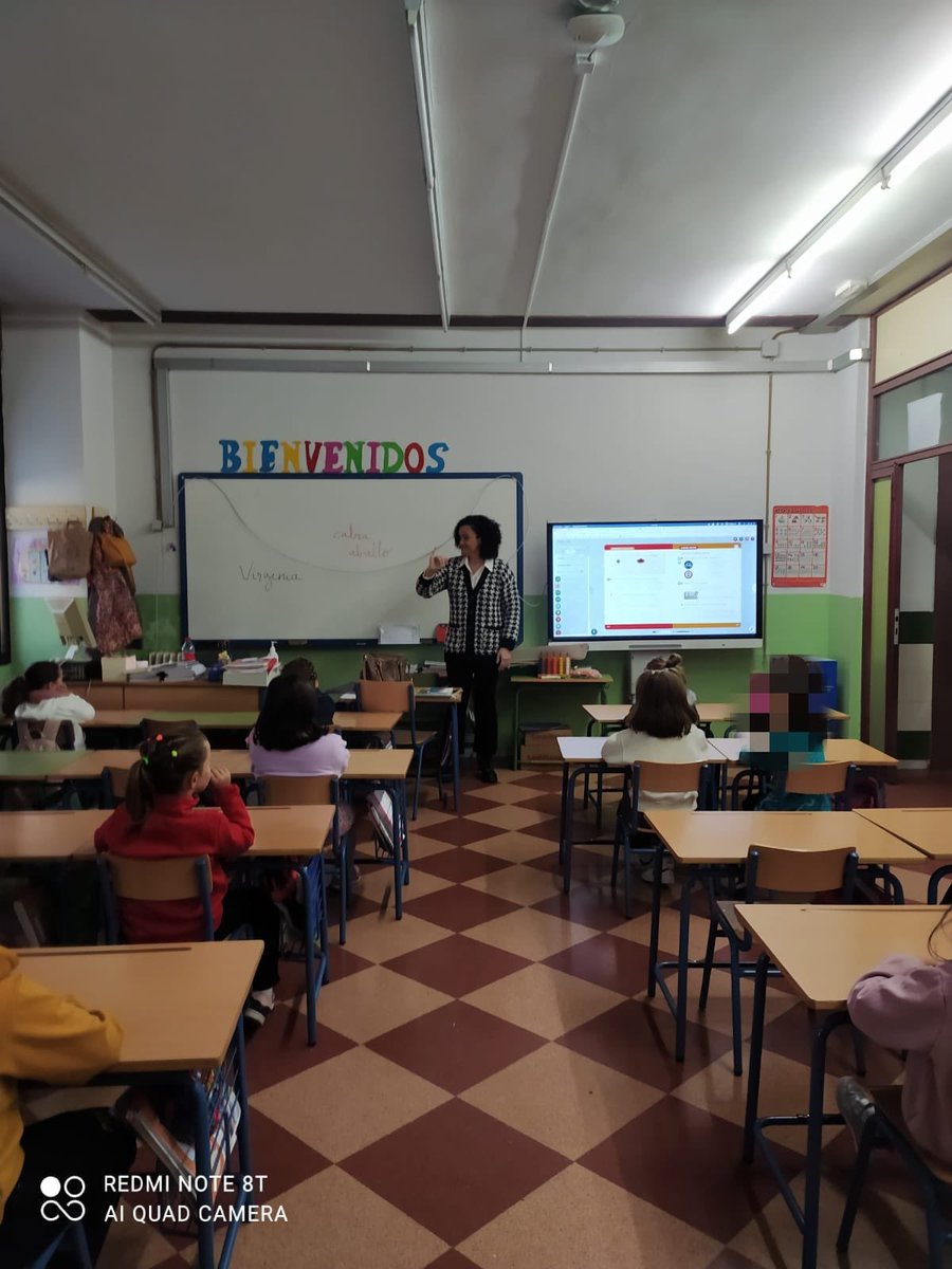 Desde <a href="/ASOGRA_/">ASOGRA</a> seguimos colaborando con @aytogra y la Concejalía de <a href="/DchosSocialesGR/">@DchosSocialesAytoGR</a>
con el programa "Ponte en mi lugar" con talleres de sensibilización sobre las personas #sordas en este caso al alumnado de 1º y 2º de Primaria del CEIP Victoria Eugenia gracias a Fátima Valdivia