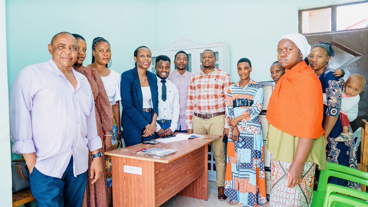 lulutzn's tweet photo. Visit to SWORD Paralegal organisation in Chamwino Dodoma. Great collaboration between @lsftanzania paralegals, local government authorities and CSO partners. Success stories from beneficiaries. #accesstojustice  #legalaid #everydayjusticeforeverydayproblems https://t.co/Lx7s6pT8fO