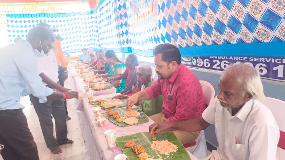 MlaVaralakshmi's tweet photo. அறிஞர் அண்ணா அவர்களின் 54 நினைவு தினத்தையொட்டி செங்கல்பட்டு அருள்மிகு சக்தி விநாயகர் திருக்கோவில் அறநிலைதுறை சார்பில் நடைப்பெற்ற சமபந்தி விருந்து நிகழ்ச்சியில் செங்கல்பட்டு மாவட்ட ஆட்சியர் இராகுல் நாத் அவர்களுடன் கலந்து கொண்டேன்.
#DMKb #MKStalin #அண்ணா #mlavaralakshmi https://t.co/TTfPNlDAH2