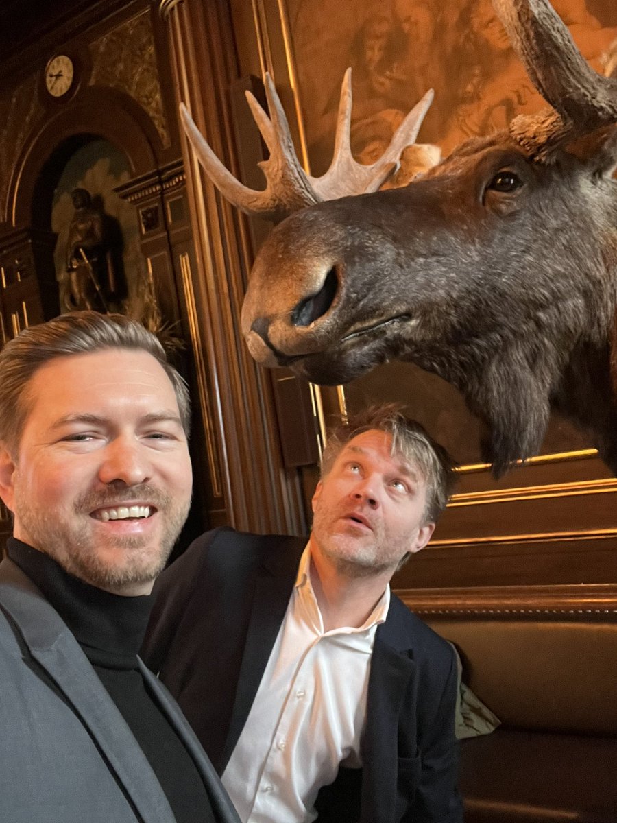 Sigurd Schou Madsen (@schou_madsen) on Twitter photo KÆMPE fornøjelse at hilse på gamle kollegaer fra <a href="/DanskErhverv/">Dansk Erhverv</a>. Både dem med og uden gevir. Senere årsdag for Fonden for Entreprenørskab <a href="/FFEYEdk/">Fonden for Entreprenørskab</a> <a href="/isdn/">Janus Sandsgaard</a> KÆMPE fornøjelse at hilse på gamle kollegaer fra <a href="/DanskErhverv/">Dansk Erhverv</a>. Både dem med og uden gevir. Senere årsdag for Fonden for Entreprenørskab <a href="/FFEYEdk/">Fonden for Entreprenørskab</a> <a href="/isdn/">Janus Sandsgaard</a>
