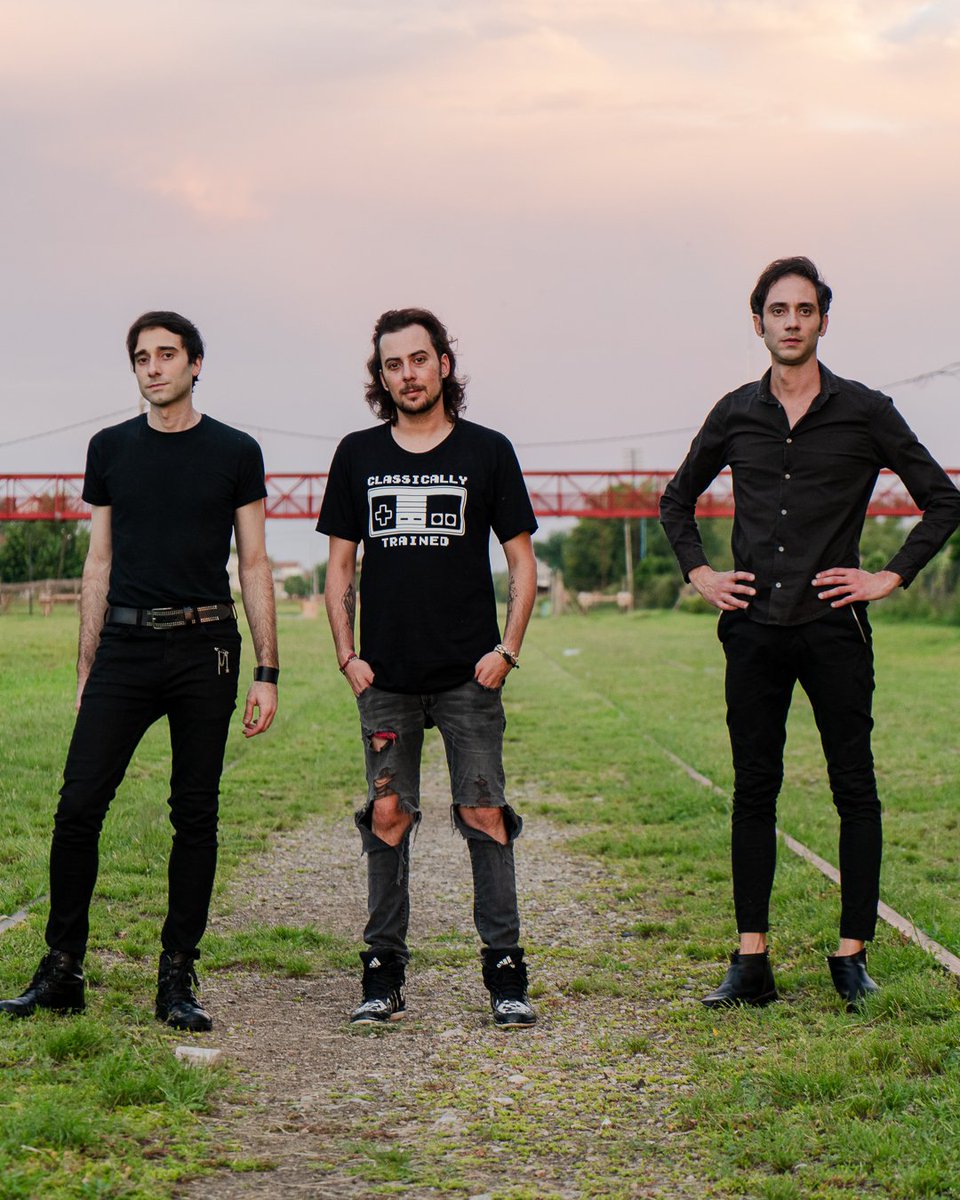 NUEVO POST: | ¡Os presento #EnLadisco, el nuevo single de <a href="/EfectoLunatica/">Efecto Lunática</a> ! | ¡No os lo perdáis! musicaentodosuesplendor.es/2023/02/en-la-…