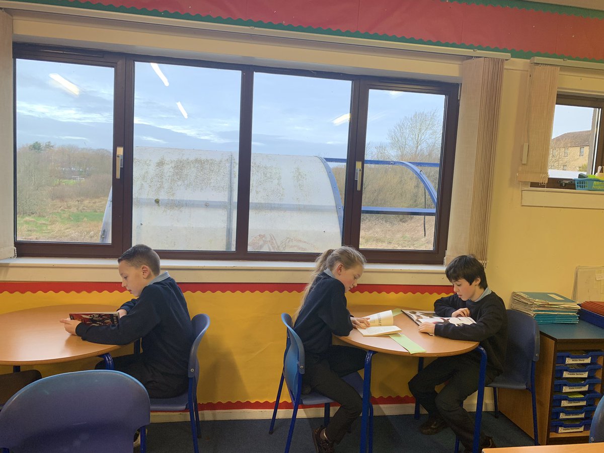 MrsOJoe's tweet photo. Busy readers this morning! @stjosephsps @MrsCGallacher #readingforenjoyment #readingaward https://t.co/OLaK7QbZCl