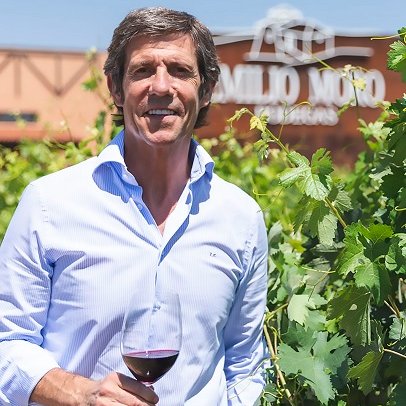 🍇#JavierMoro representa una de las sagas bodegueras más prestigiosas <a href="/emilio_moro/">Bodegas Emilio Moro</a>  
#LaPosada  #vino #wine <a href="/DORibera/">Ribera Del Duero</a> 
➡️bit.ly/3Y2WAye
