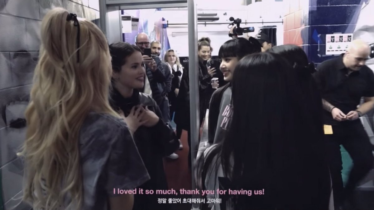 PopBase's tweet photo. BLACKPINK and Selena Gomez share a cute interaction backstage at the ‘BORN PINK’ world tour. https://t.co/lL6LICwvLy