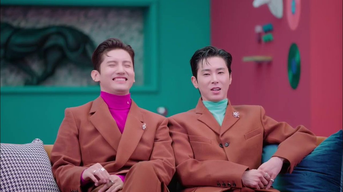 avexnews's tweet image. 東方神起 / 「PARALLEL PARALLEL」Jacket ＆ Music Video Making Teaser dlvr.it/Sht0zw