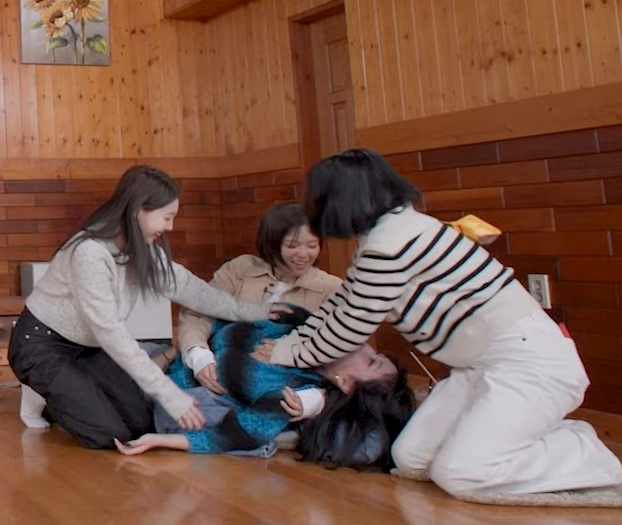 godtiermyoui's tweet photo. THEYRE SO DRAMATIC PLEASEFNHDFN https://t.co/T3Hd8Bar72