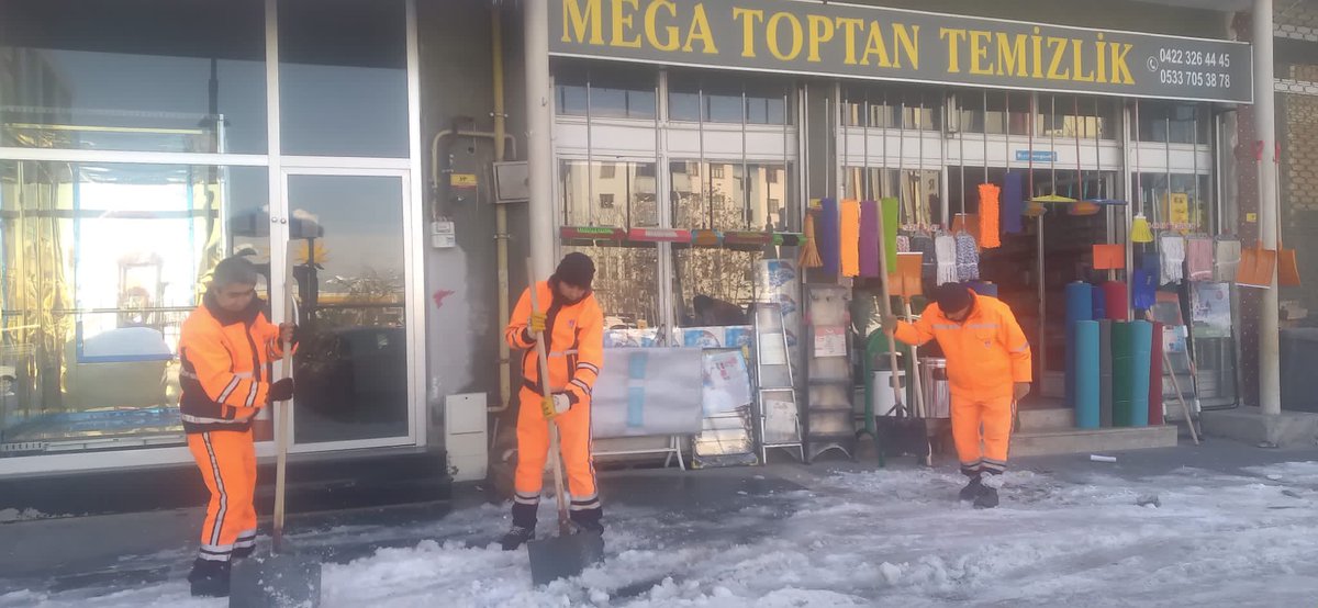 battalgazibeltr's tweet photo. Sokaklarımızda kar küreme ve buz temizleme çalışmalarına devam ediyoruz.

#Malatya #Battalgazi https://t.co/Zoe1dbTKv2
