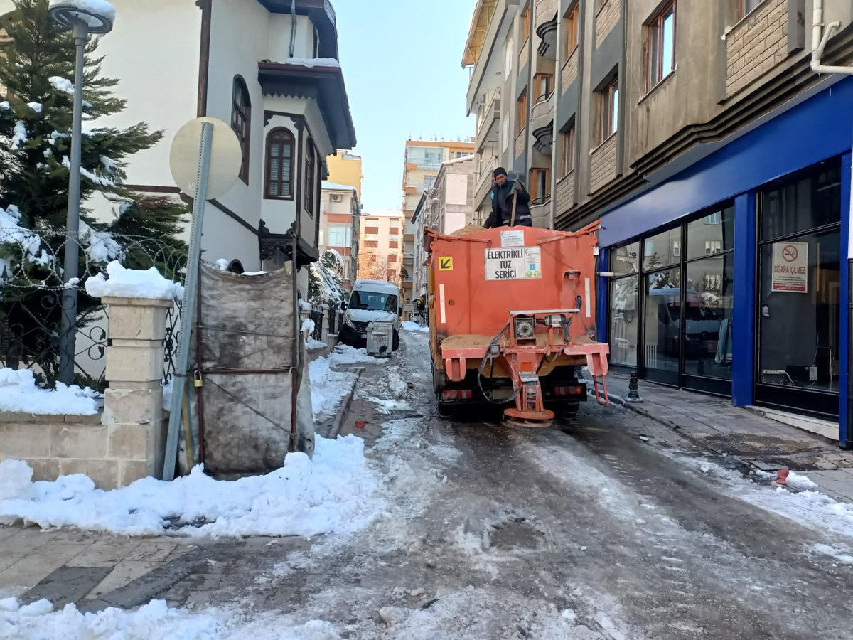 battalgazibeltr's tweet photo. Sokaklarımızda kar küreme ve buz temizleme çalışmalarına devam ediyoruz.

#Malatya #Battalgazi https://t.co/Zoe1dbTKv2