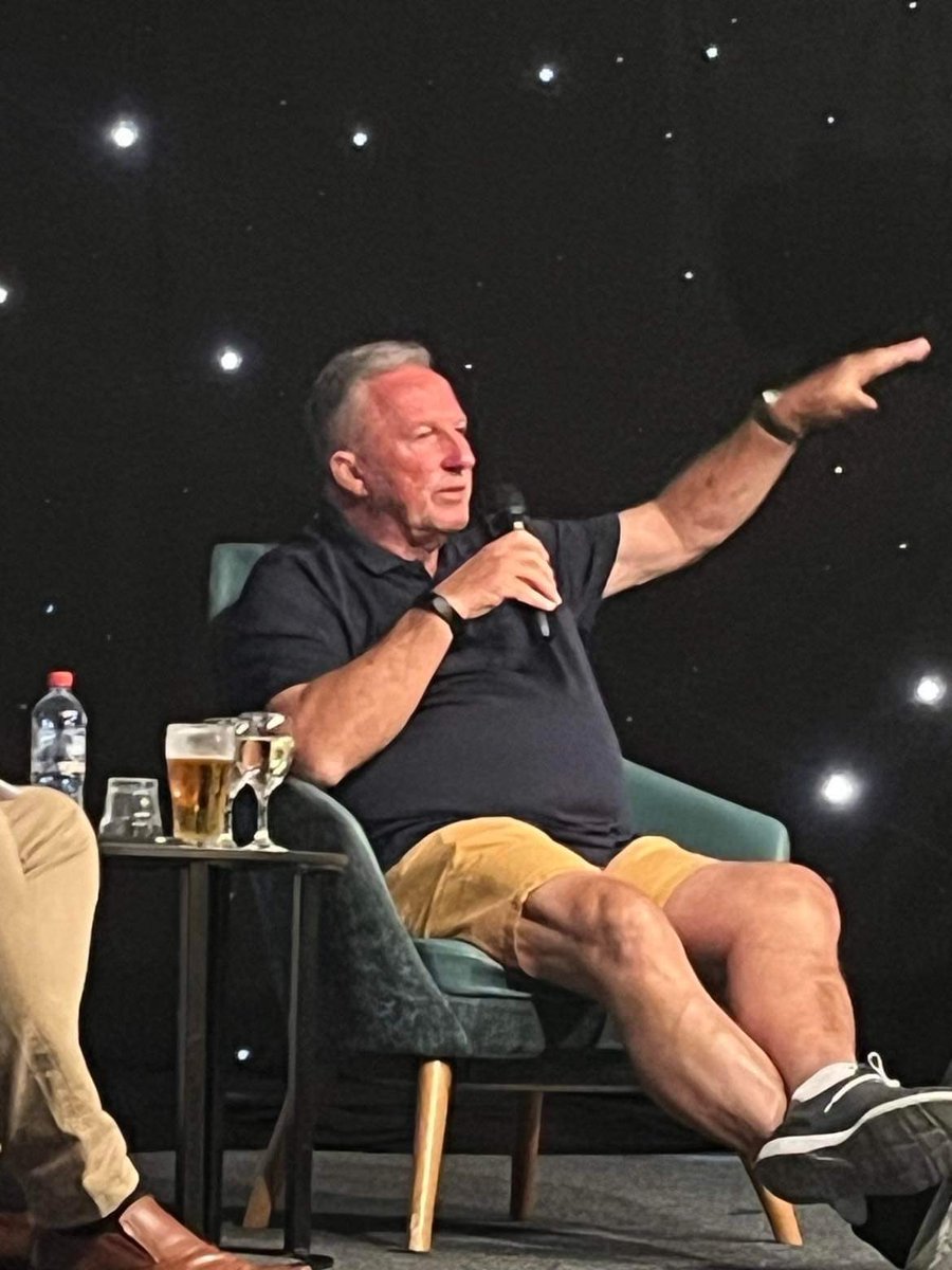 BeefyBotham's tweet photo. Had a great time at Club Mulwala, NSW last night. Full house and lots of fun! Thanks for having me !! https://t.co/d5AjRj1eJQ