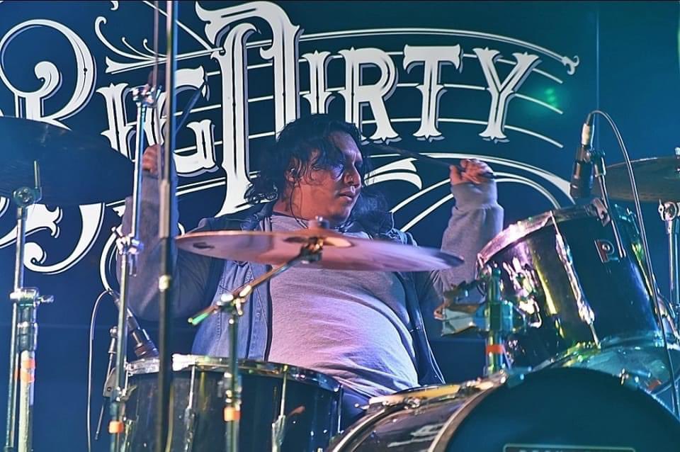 Look at Dom...look at his little face😍

Be like Dom...bang everything in sight....even drums

Happy Friday you lovely buggers❤❤❤
Jonny
JC
Dom
C-Diddy