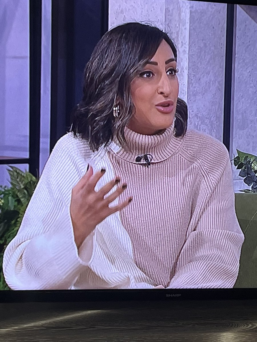 charmcshane3's tweet photo. @BBCMorningLive please can I ask where this jumper is from? 🤞🏼🤞🏼🤞🏼 https://t.co/hsAvslimx8