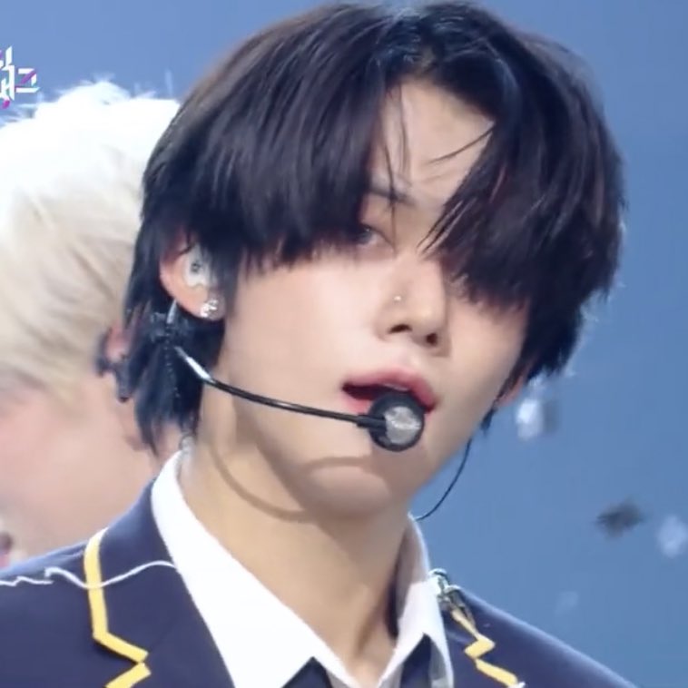 ROCKSTARYJ's tweet photo. the definition of cute as hell &amp; what the hell https://t.co/DWvw2CJ05s
